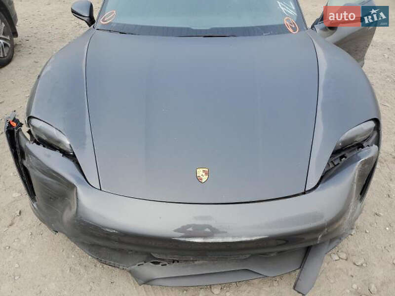 Седан Porsche Taycan 2021 в Виннице