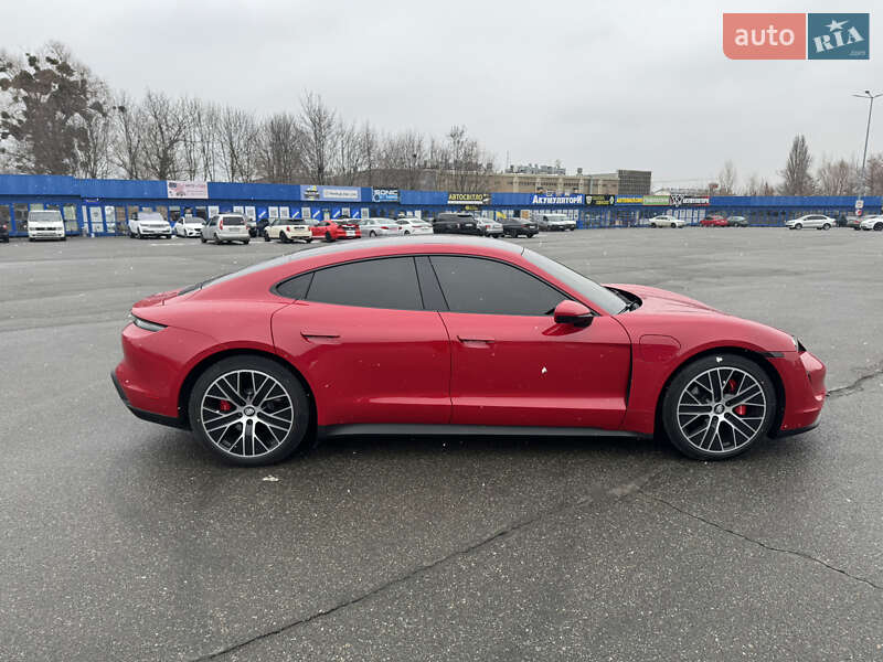 Седан Porsche Taycan 2022 в Киеве