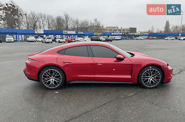 Седан Porsche Taycan 2022 в 