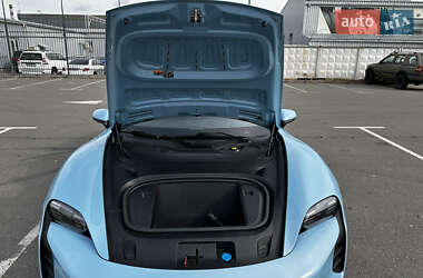 Седан Porsche Taycan 2021 в 