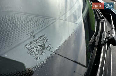 Седан Porsche Taycan 2021 в 