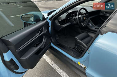 Седан Porsche Taycan 2021 в 