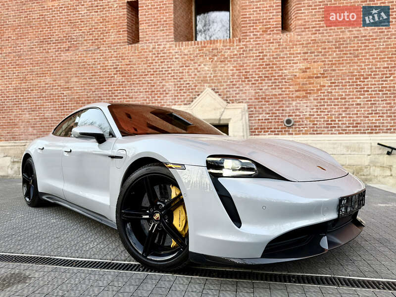 Porsche Taycan 2022