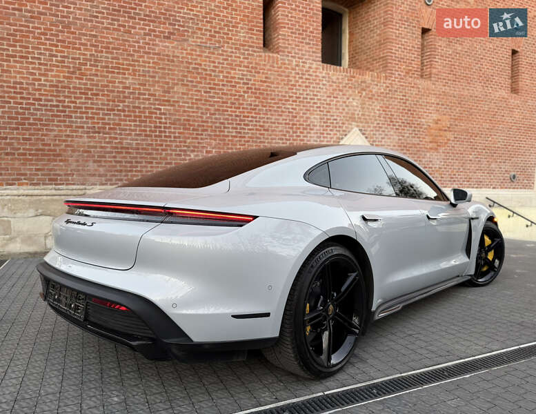 Седан Porsche Taycan 2022 в Львове