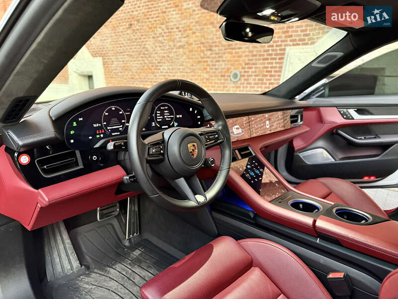 Седан Porsche Taycan 2022 в Львове