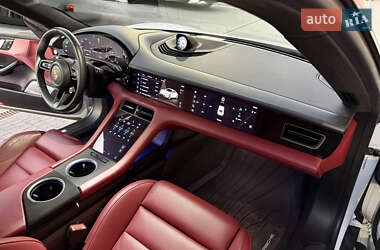 Седан Porsche Taycan 2022 в 