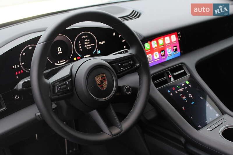 Седан Porsche Taycan 2024 в Киеве