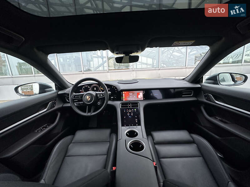 Седан Porsche Taycan 2024 в Киеве