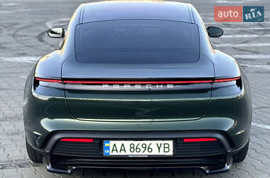 Седан Porsche Taycan 2021 в 
