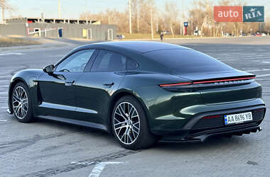 Седан Porsche Taycan 2021 в 