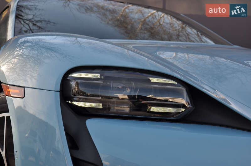 Седан Porsche Taycan 2022 в Киеве