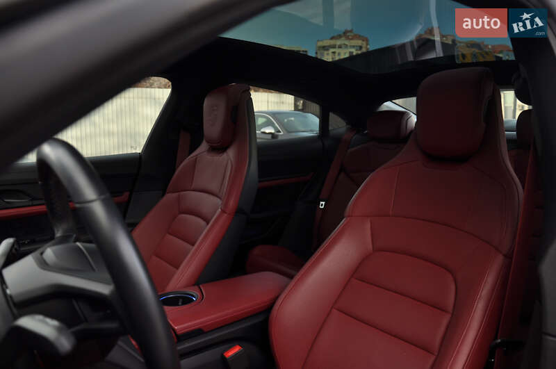 Седан Porsche Taycan 2022 в Киеве