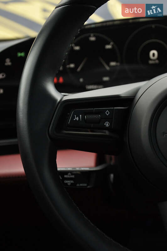 Седан Porsche Taycan 2022 в Киеве