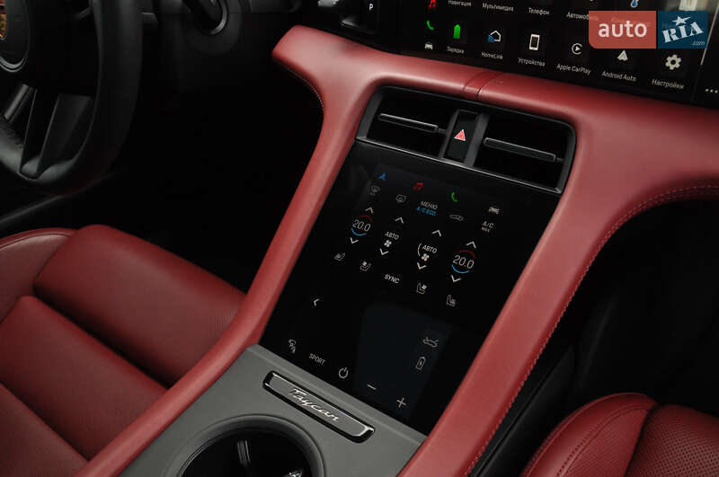 Седан Porsche Taycan 2022 в Киеве