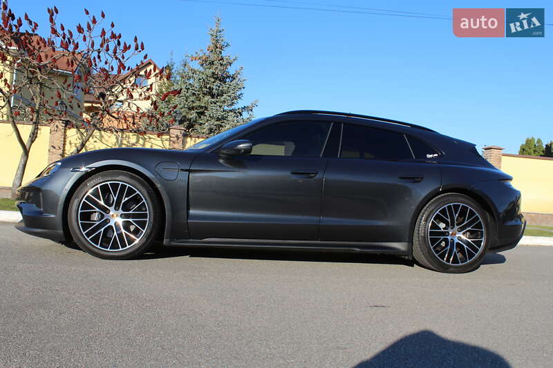 Седан Porsche Taycan 2024 в Киеве