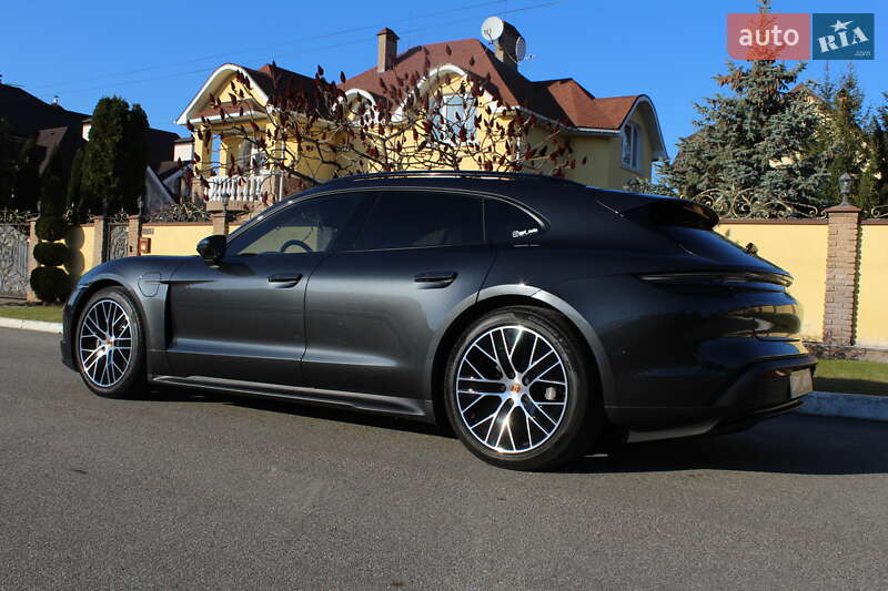 Седан Porsche Taycan 2024 в Киеве