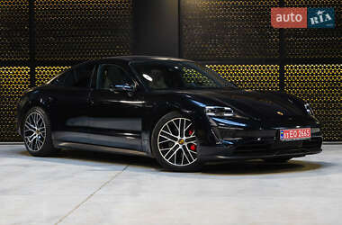 Седан Porsche Taycan 2021 в 