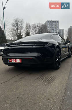 Седан Porsche Taycan 2021 в 