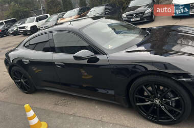 Седан Porsche Taycan 2021 в 
