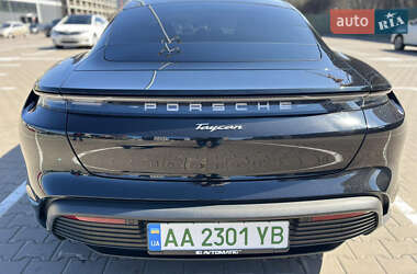 Седан Porsche Taycan 2021 в 