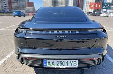 Седан Porsche Taycan 2021 в 