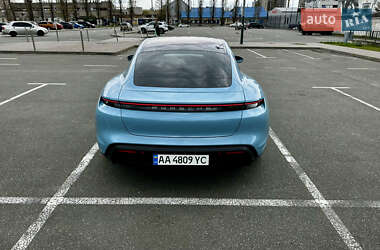 Седан Porsche Taycan 2020 в 