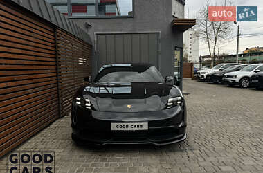 Седан Porsche Taycan 2022 в 