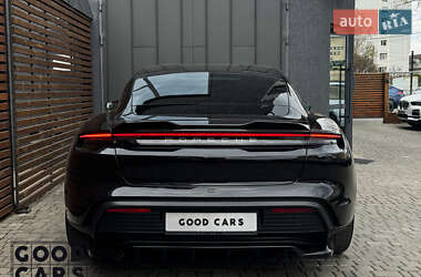 Седан Porsche Taycan 2022 в 