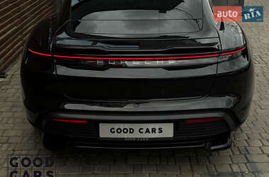 Седан Porsche Taycan 2022 в 