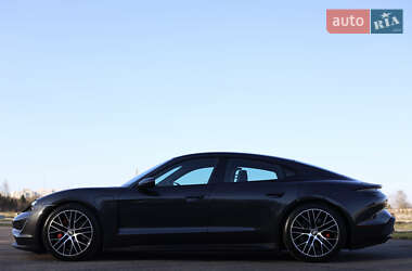 Седан Porsche Taycan 2020 в 