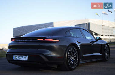 Седан Porsche Taycan 2020 в 