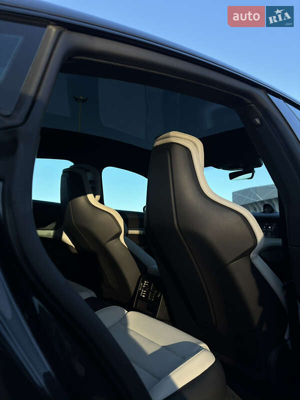 Седан Porsche Taycan 2020 в Львові