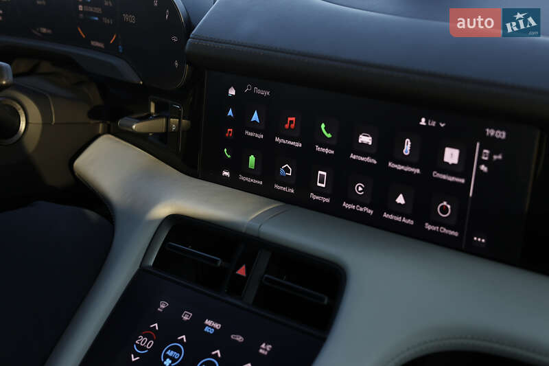 Седан Porsche Taycan 2020 в Львові