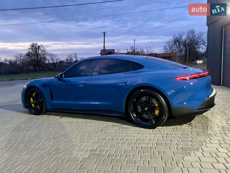 Седан Porsche Taycan 2022 в Киеве