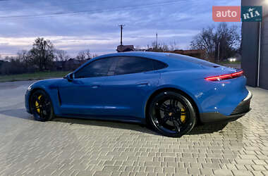 Седан Porsche Taycan 2022 в 