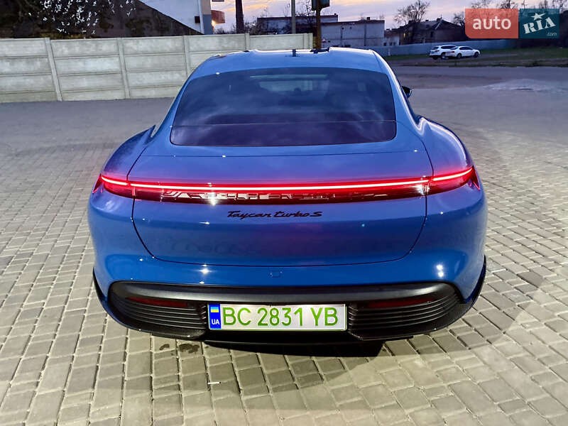 Седан Porsche Taycan 2022 в Киеве
