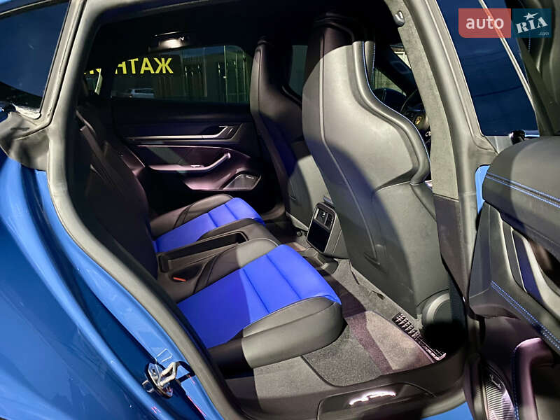 Седан Porsche Taycan 2022 в Киеве
