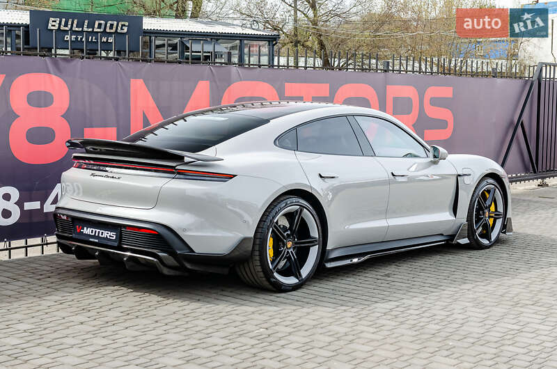 Седан Porsche Taycan 2021 в Києві