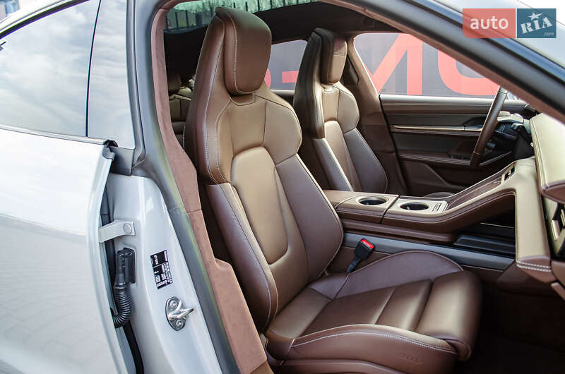 Седан Porsche Taycan 2021 в Києві