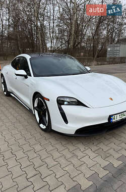 Седан Porsche Taycan 2021 в 