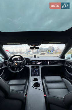 Седан Porsche Taycan 2021 в 