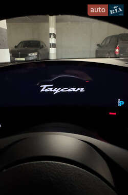 Седан Porsche Taycan 2021 в 