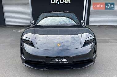 Седан Porsche Taycan 2022 в 