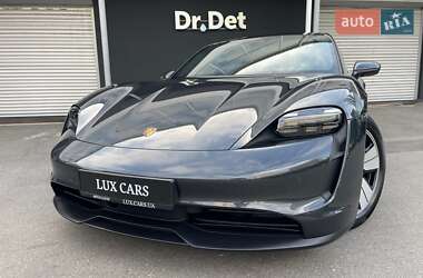 Седан Porsche Taycan 2022 в 