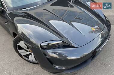 Седан Porsche Taycan 2022 в 
