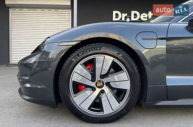 Седан Porsche Taycan 2022 в 
