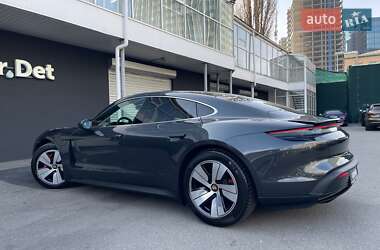 Седан Porsche Taycan 2022 в 