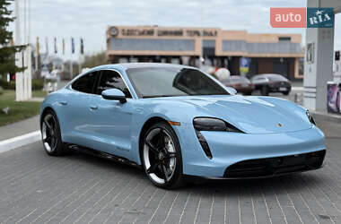 Седан Porsche Taycan 2021 в 