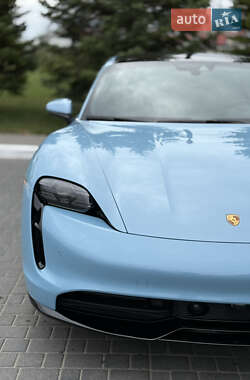 Седан Porsche Taycan 2021 в 