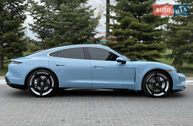 Седан Porsche Taycan 2021 в 